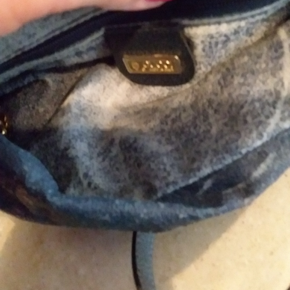 Gucci Beige & Black GG Canvas Shoulder Bag - Picture 9 of 11
